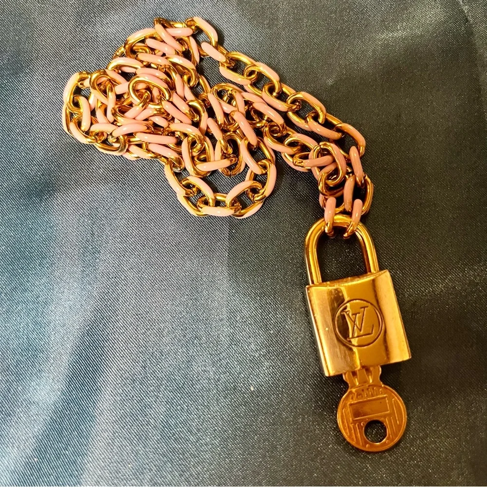 Louis Vuitton Gold Padlock Pendant Chain Necklace - Picture 7 of 10